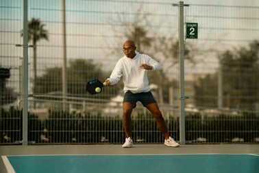 man playing pickleball with wide hip stance showing no signs of tight hip flexors